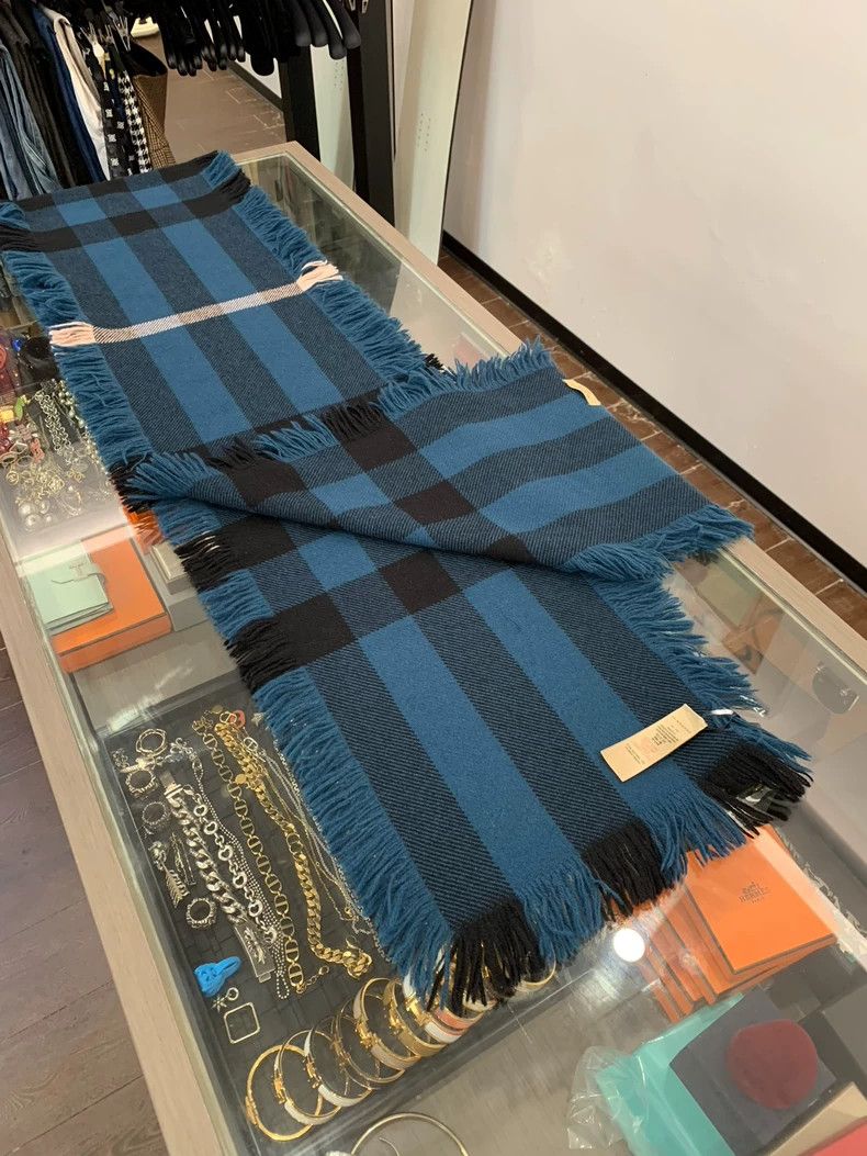 Burberry Burberry Blue Plaid Fringe Wool Scarf Size ONE SIZE - 3 Thumbnail