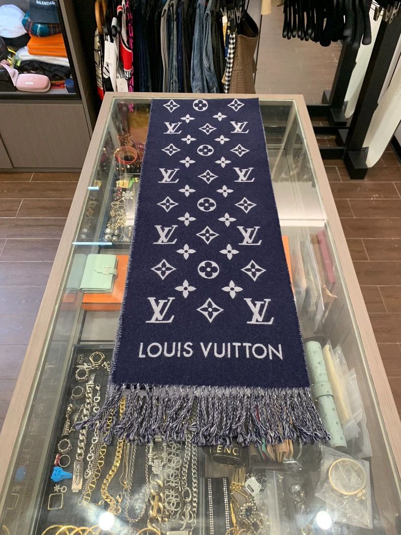 Louis Vuitton Louis Vuitton Essential Logo Wool Scarf Size ONE SIZE - 3 Thumbnail