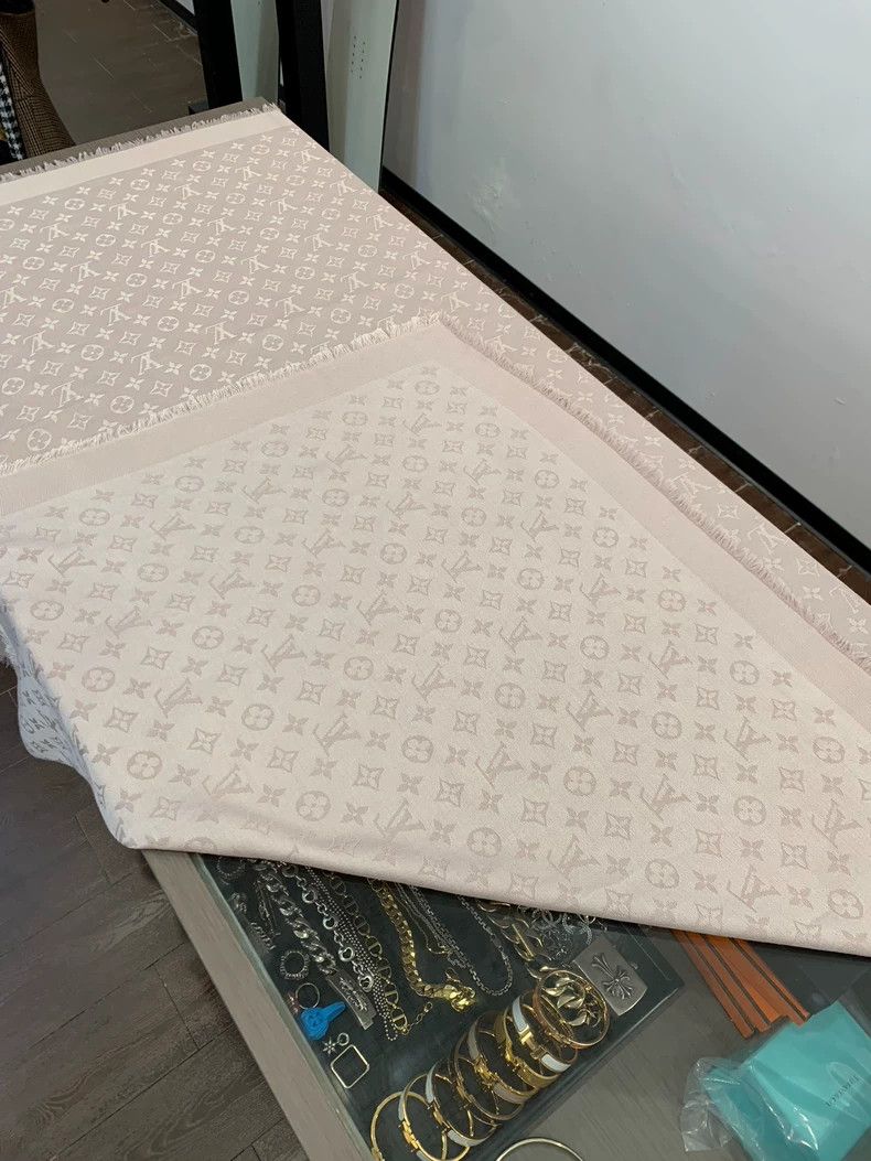 Louis Vuitton Louis Vuitton Monogram Satin Silk Scarf Size ONE SIZE - 4 Thumbnail