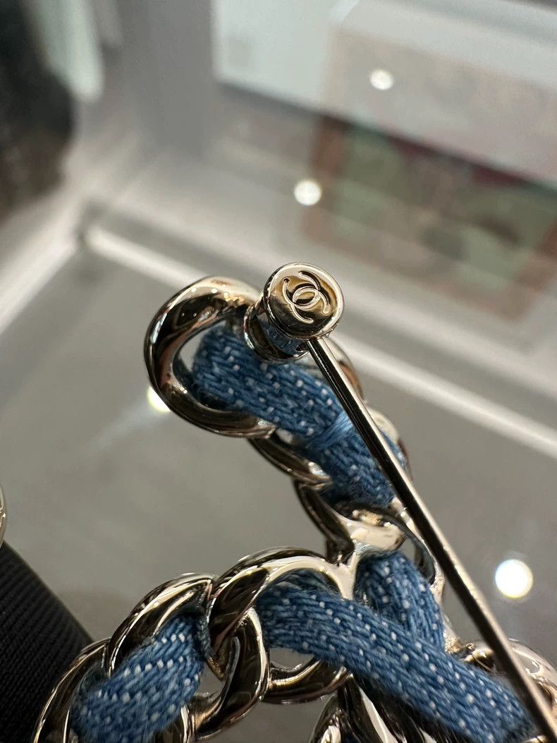 Chanel Chanel Denim Double C Logo Brooch Size ONE SIZE - 4 Thumbnail