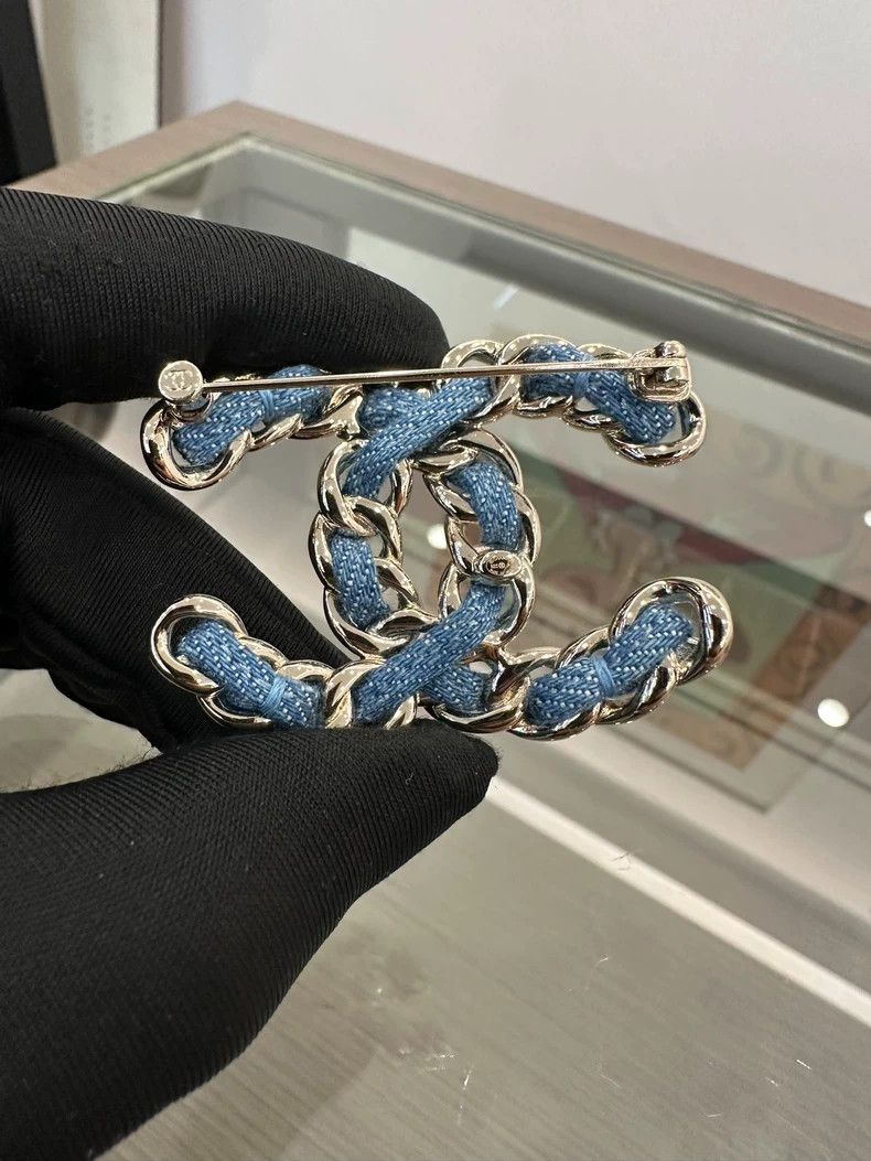 Chanel Chanel Denim Double C Logo Brooch Size ONE SIZE - 3 Thumbnail