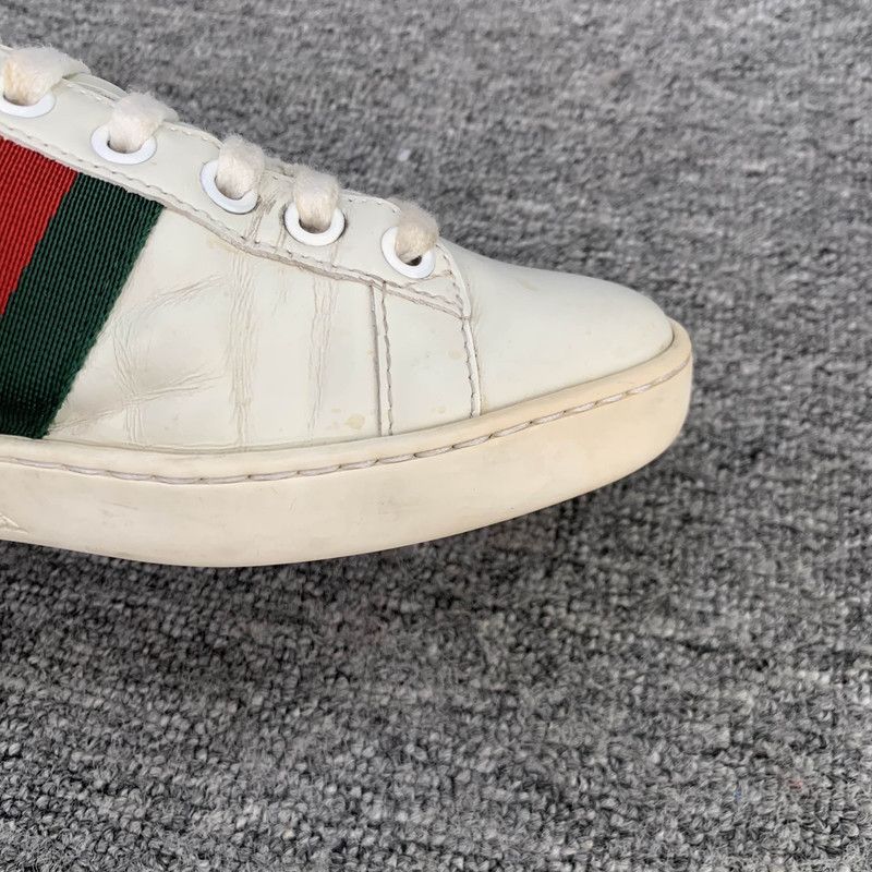 Gucci Gucci ACE Leather Studded Fashion Sneakers for Women 0079 Size US 5 / IT 35 - 8 Thumbnail