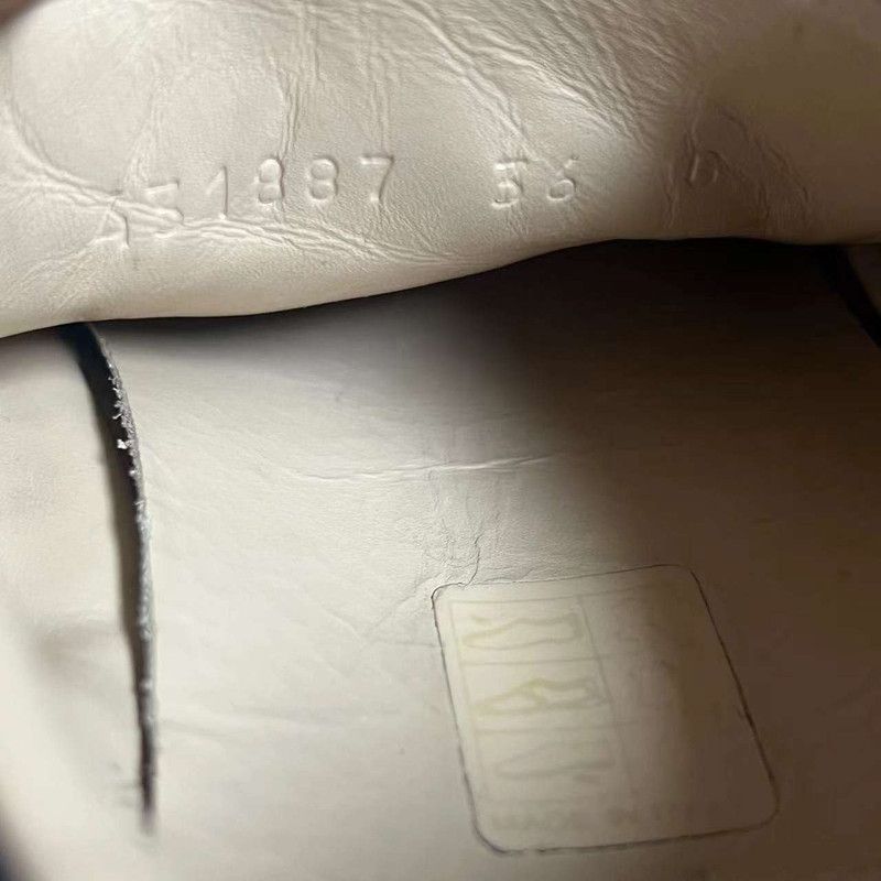 Gucci Gucci Ace Leather Studded Fashion Sneakers for Women 0079 Size US 5 / IT 35 - 5 Thumbnail