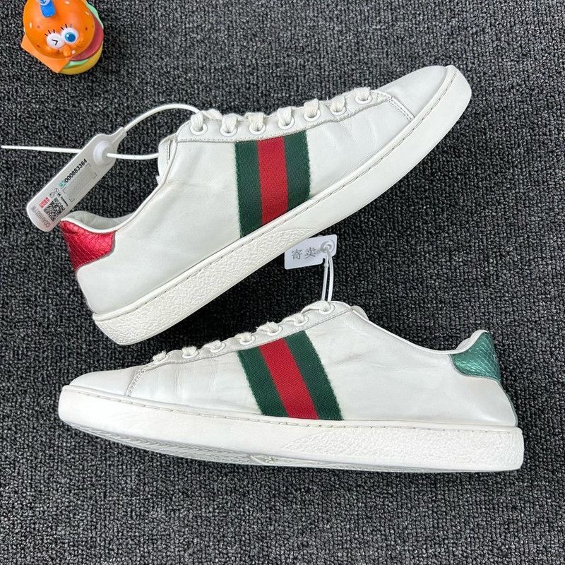 Gucci Gucci ACE Leather Crystal Applique Low-Top Sneakers 0079 Size US 5 / IT 35 - 7 Thumbnail