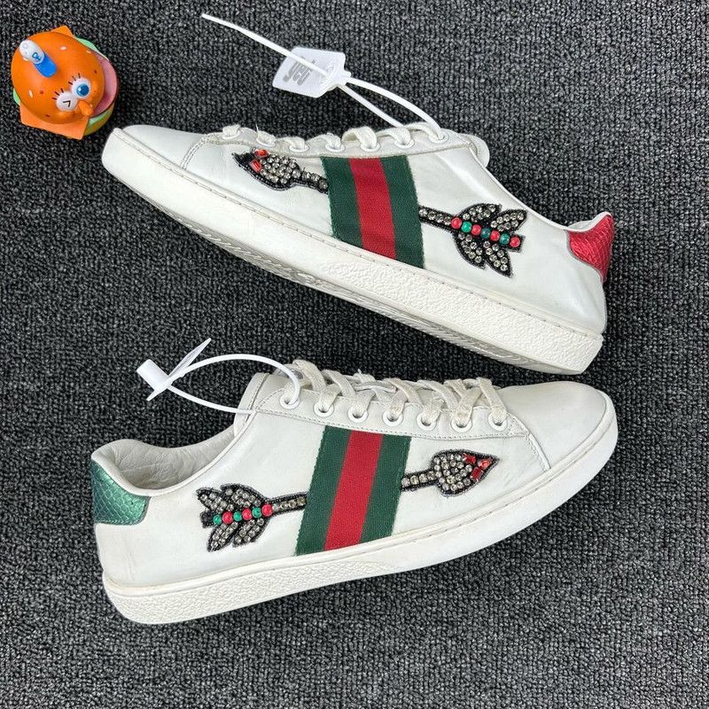 Gucci Gucci ACE Leather Crystal Applique Low-Top Sneakers 0079 Size US 5 / IT 35 - 6 Thumbnail