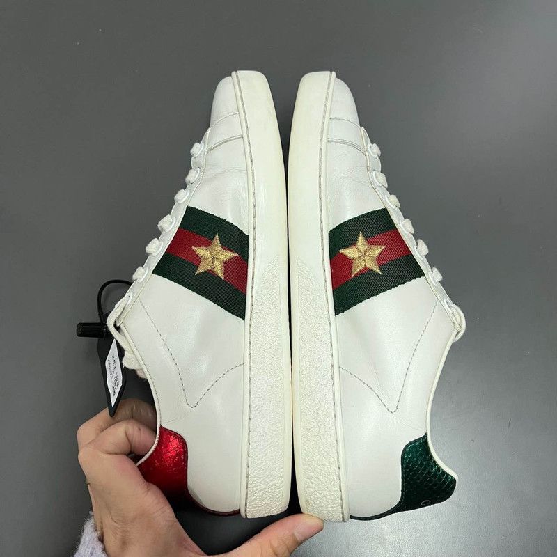 Gucci Gucci ACE Leather Sneakers with Pineapple Embroidery 0079 Size US 5 / IT 35 - 6 Thumbnail