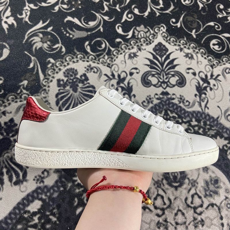 Gucci Gucci ACE Embroidered Fashion Sneakers for Women 0079 Size US 6 / IT 36 - 9 Thumbnail