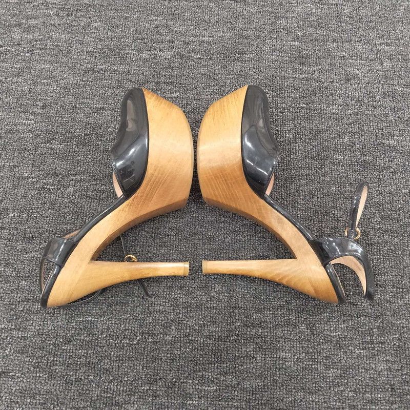 Gucci Gucci Black Leather Heels for Women 0079 Size US 6 / IT 36 - 7 Thumbnail