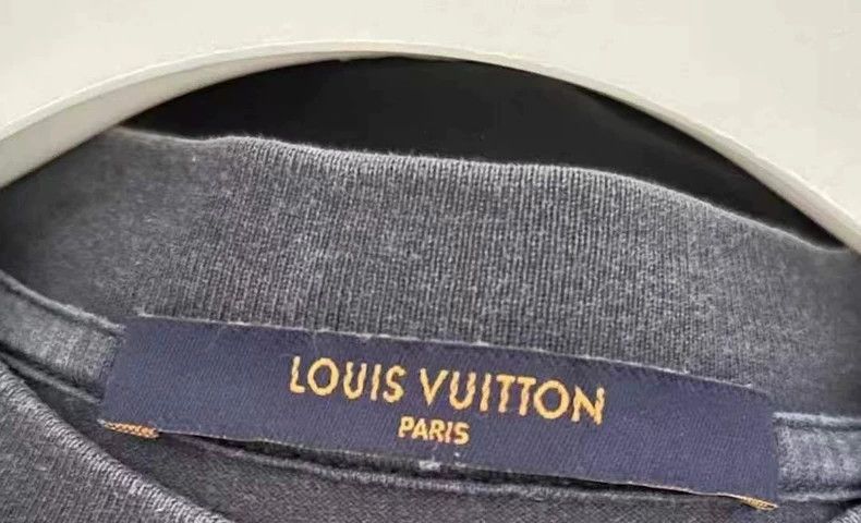 Louis Vuitton Louis Vuitton Gradient Print Short Sleeve T-shirt - dmc Size M / US 6-8 / IT 42-44 - 4 Thumbnail