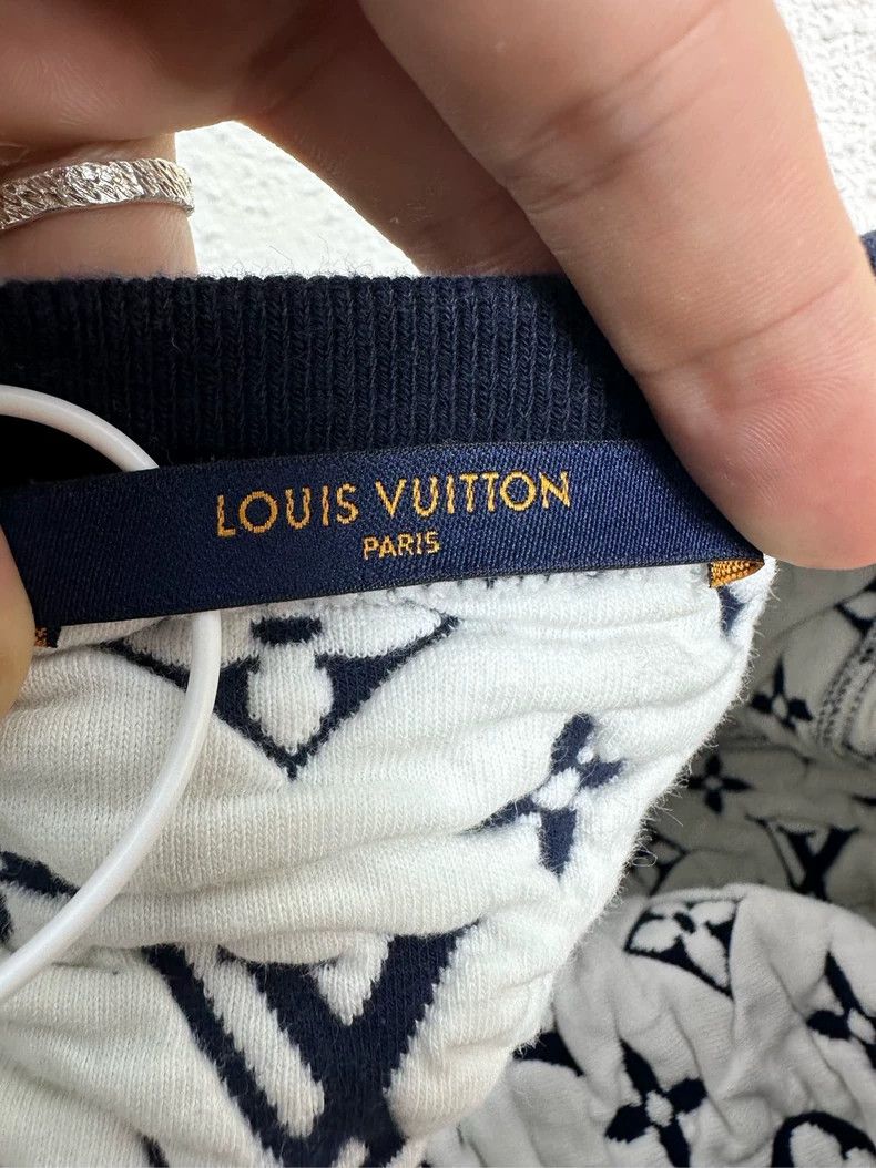 Louis Vuitton Louis Vuitton LV Monogram Crewneck Sweatshirt - dmc Size M / US 6-8 / IT 42-44 - 3 Thumbnail