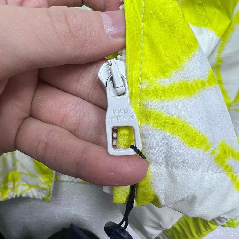 Louis Vuitton Louis Vuitton Lemon Yellow Print Windbreaker - dmc Size M / US 6-8 / IT 42-44 - 4 Thumbnail