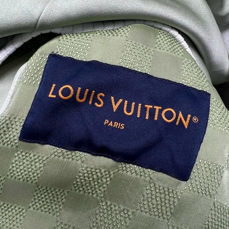 Louis Vuitton Louis Vuitton Pharrell Dragon Silk Jacket - dmc Size XL / US 12-14 / IT 48-50 - 5 Thumbnail