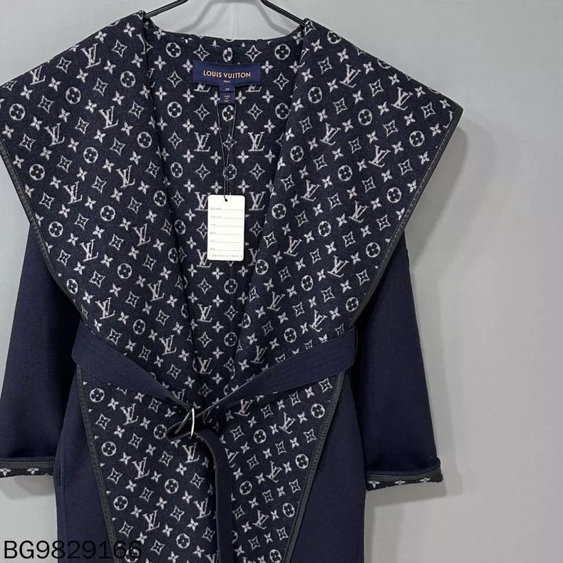 Louis Vuitton Louis Vuitton Navy Robe Coat with Monogram Size M / US 6-8 / IT 42-44 - 2 Thumbnail