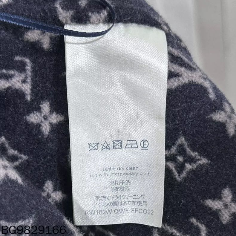 Louis Vuitton Louis Vuitton Navy Robe Coat with Monogram Size M / US 6-8 / IT 42-44 - 7 Thumbnail