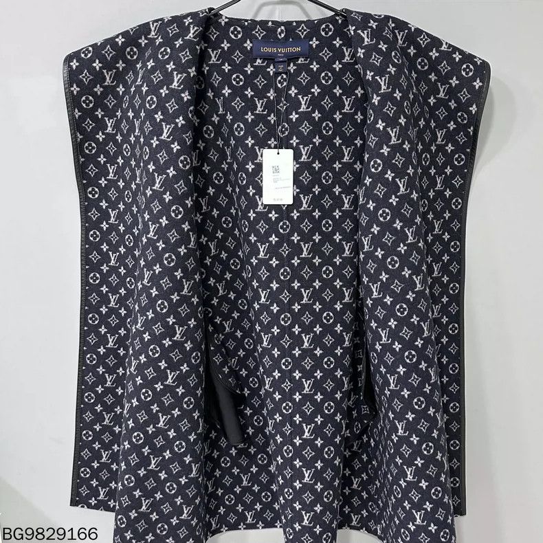 Louis Vuitton Louis Vuitton Navy Robe Coat with Monogram Size M / US 6-8 / IT 42-44 - 8 Thumbnail