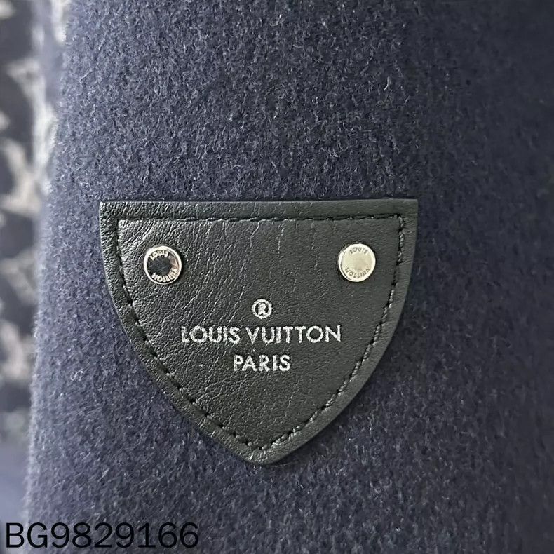 Louis Vuitton Louis Vuitton Navy Robe Coat with Monogram Size M / US 6-8 / IT 42-44 - 4 Thumbnail