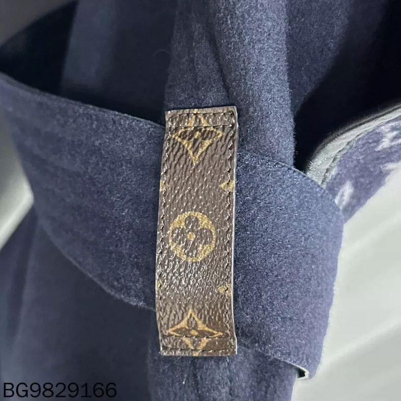 Louis Vuitton Louis Vuitton Navy Robe Coat with Monogram Size M / US 6-8 / IT 42-44 - 6 Thumbnail