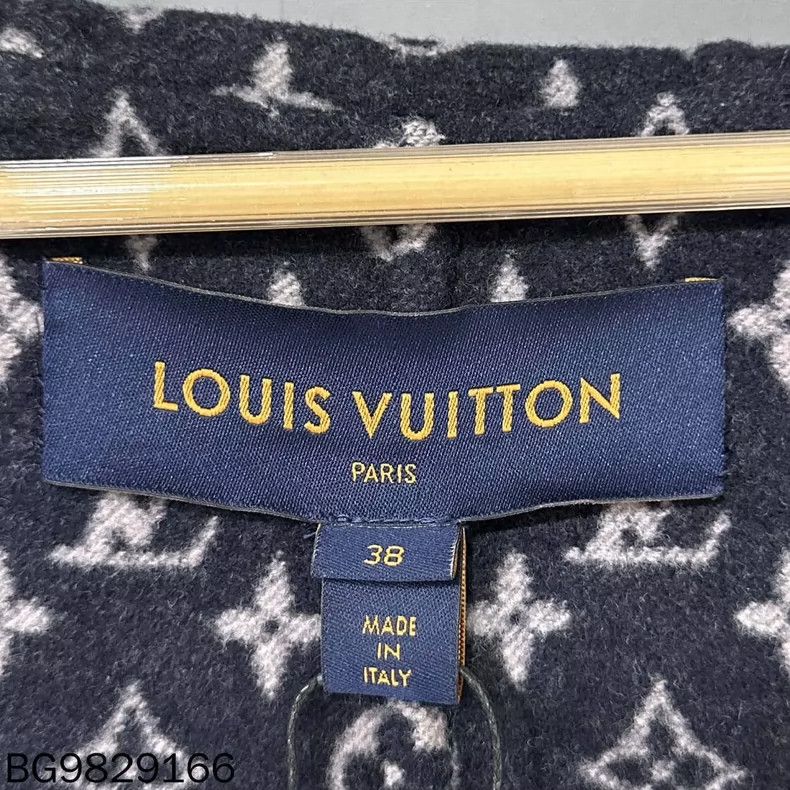 Louis Vuitton Louis Vuitton Navy Robe Coat with Monogram Size M / US 6-8 / IT 42-44 - 5 Thumbnail