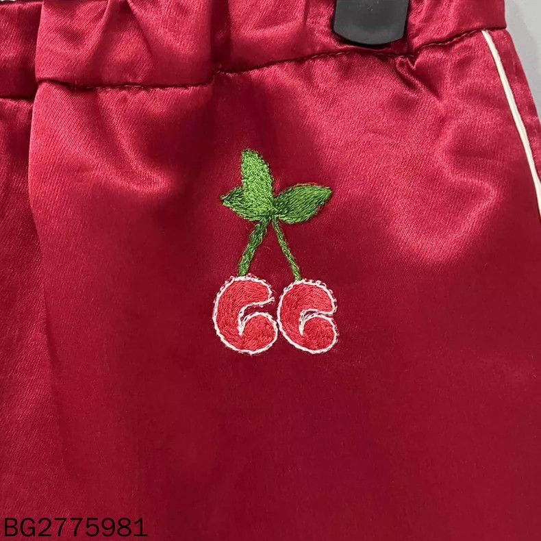 Gucci Gucci Red Cherry Print Silk Shorts Size 26" / US 2 / IT 38 - 5 Thumbnail