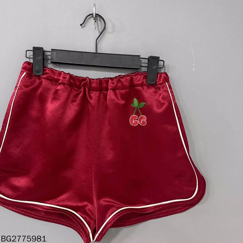 Gucci Gucci Red Cherry Print Silk Shorts Size 26" / US 2 / IT 38 - 3 Thumbnail