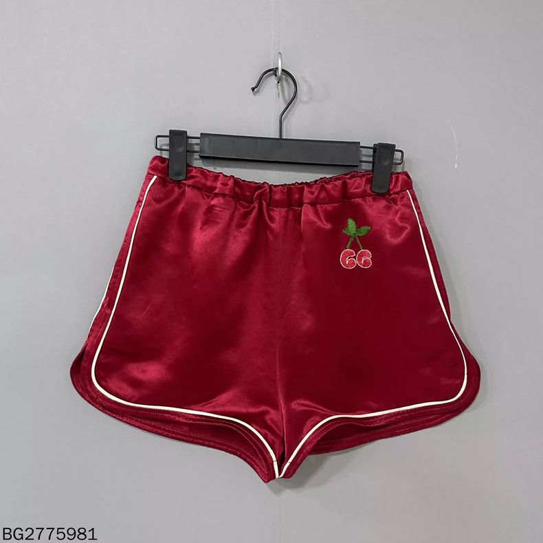 Gucci Gucci Red Cherry Print Silk Shorts Size 26" / US 2 / IT 38 - 2 Thumbnail