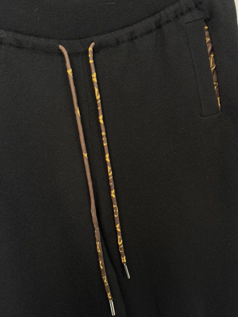 Louis Vuitton Louis Vuitton Women's Black Sweatpants Size 28" / US 6 / IT 42 - 2 Thumbnail