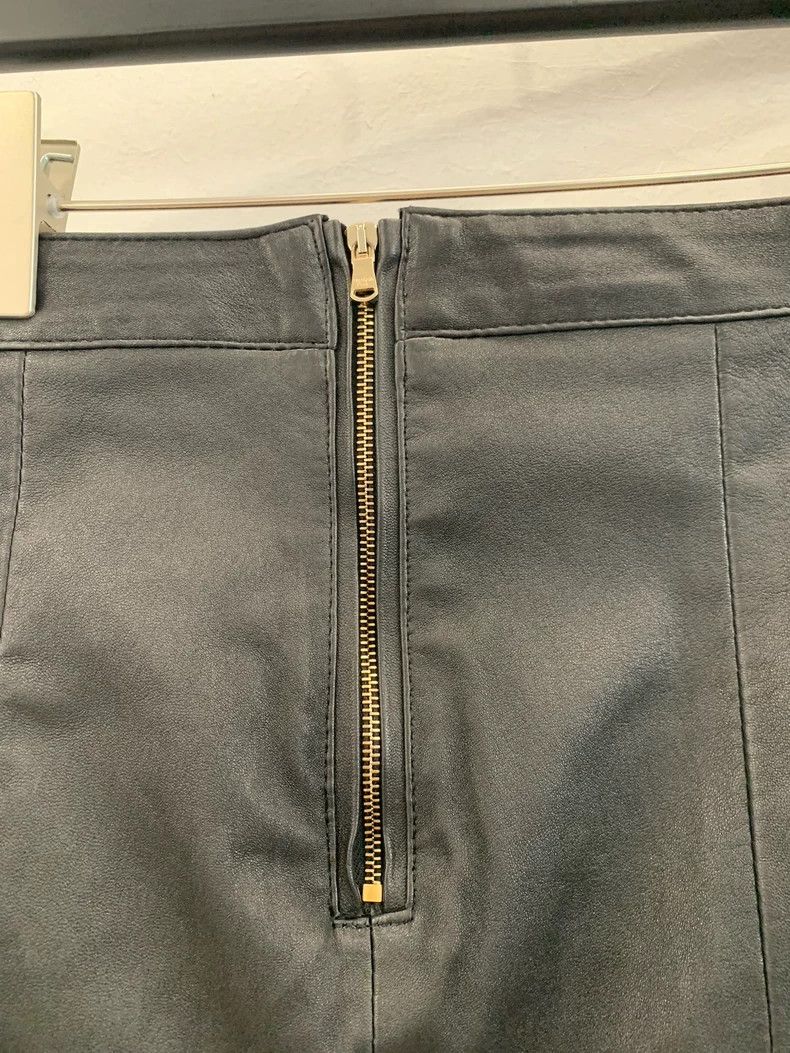 Patrizia Pepe Patrizia Pepe Black Leather Back Zip Skirt Size 38" / US 16 / IT 52 - 3 Thumbnail
