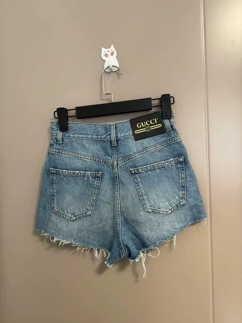 Gucci Gucci Denim Embroidered Apple Logo Shorts Size 25" / US 0 / IT 36 - 2 Thumbnail