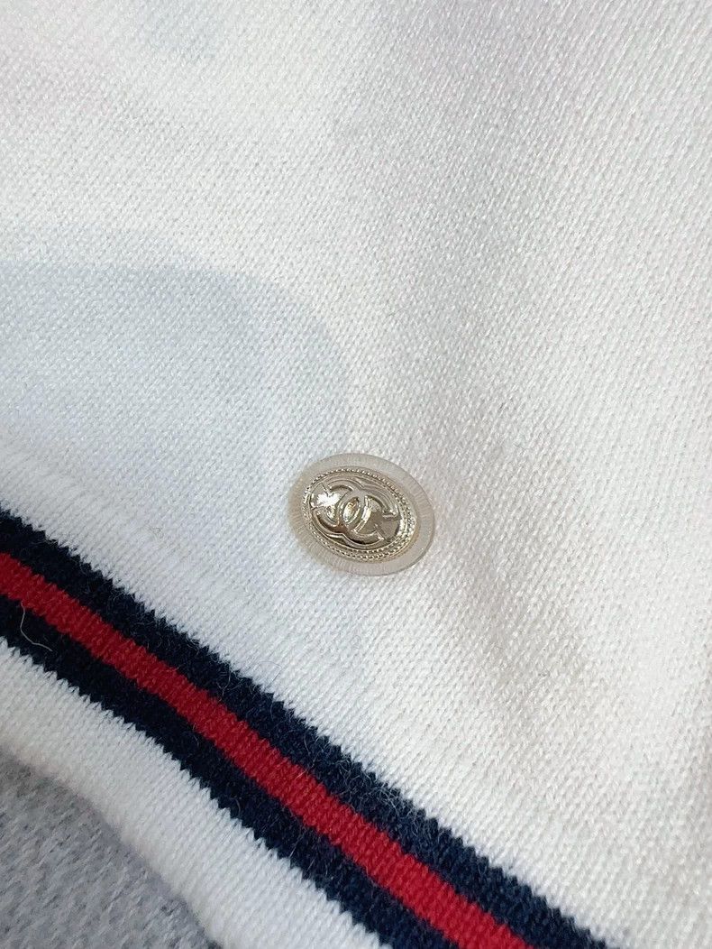 Chanel Chanel Beige Number 5 Cashmere Sweater Size M / US 6-8 / IT 42-44 - 4 Thumbnail