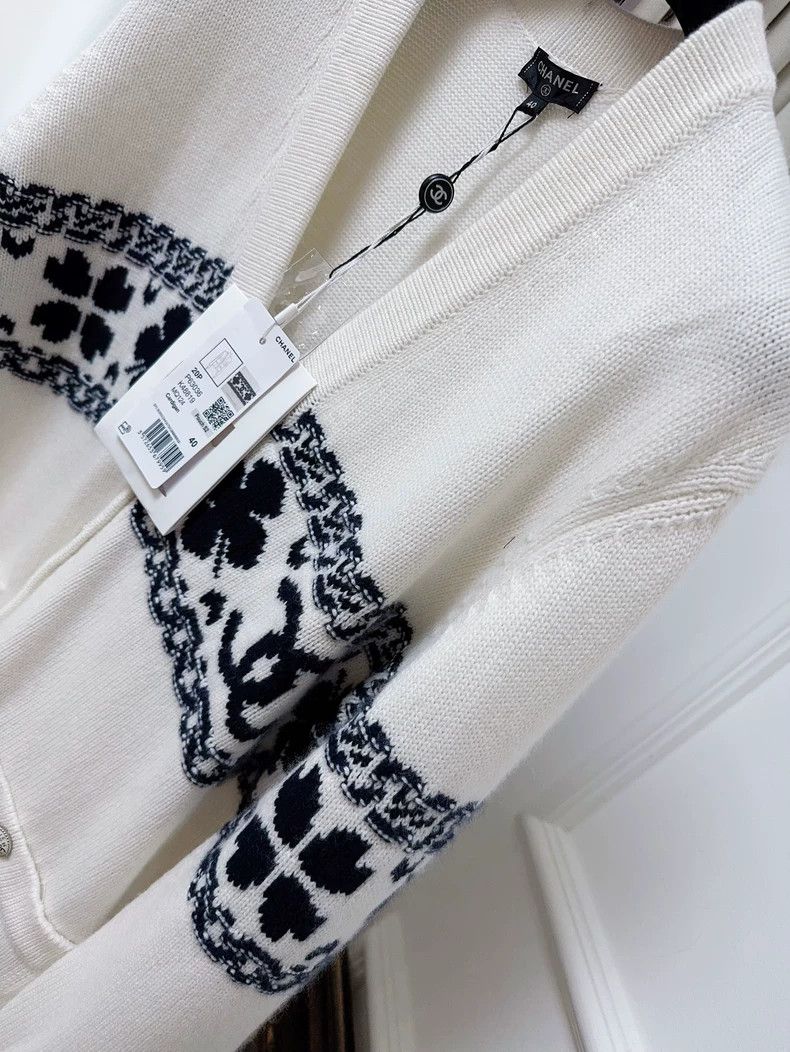 Chanel Chanel White Blue Clover Knit Cardigan Size L / US 10 / IT 46 - 3 Thumbnail