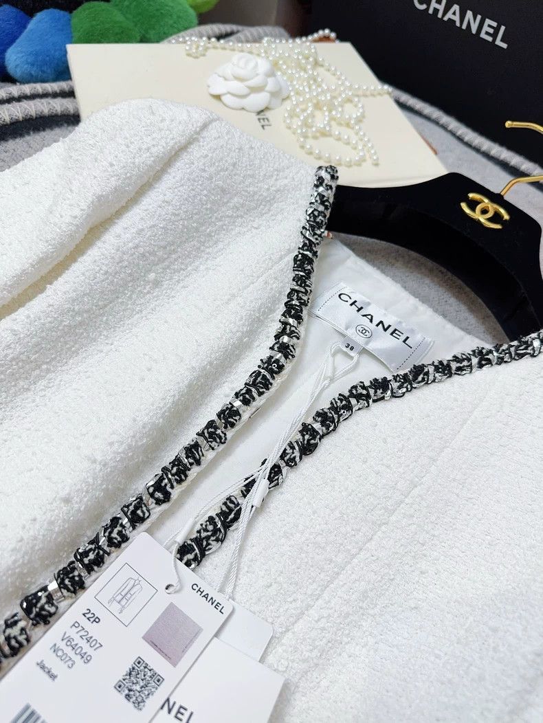 Chanel Chanel White Tweed Long Coat with Black Trim Size M / US 6-8 / IT 42-44 - 4 Thumbnail