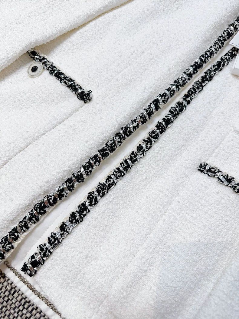 Chanel Chanel White Tweed Long Coat with Black Trim Size M / US 6-8 / IT 42-44 - 2 Thumbnail