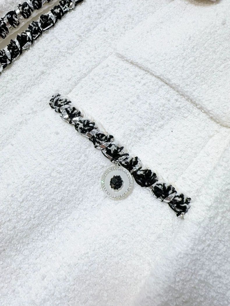 Chanel Chanel White Tweed Long Coat with Black Trim Size M / US 6-8 / IT 42-44 - 3 Thumbnail