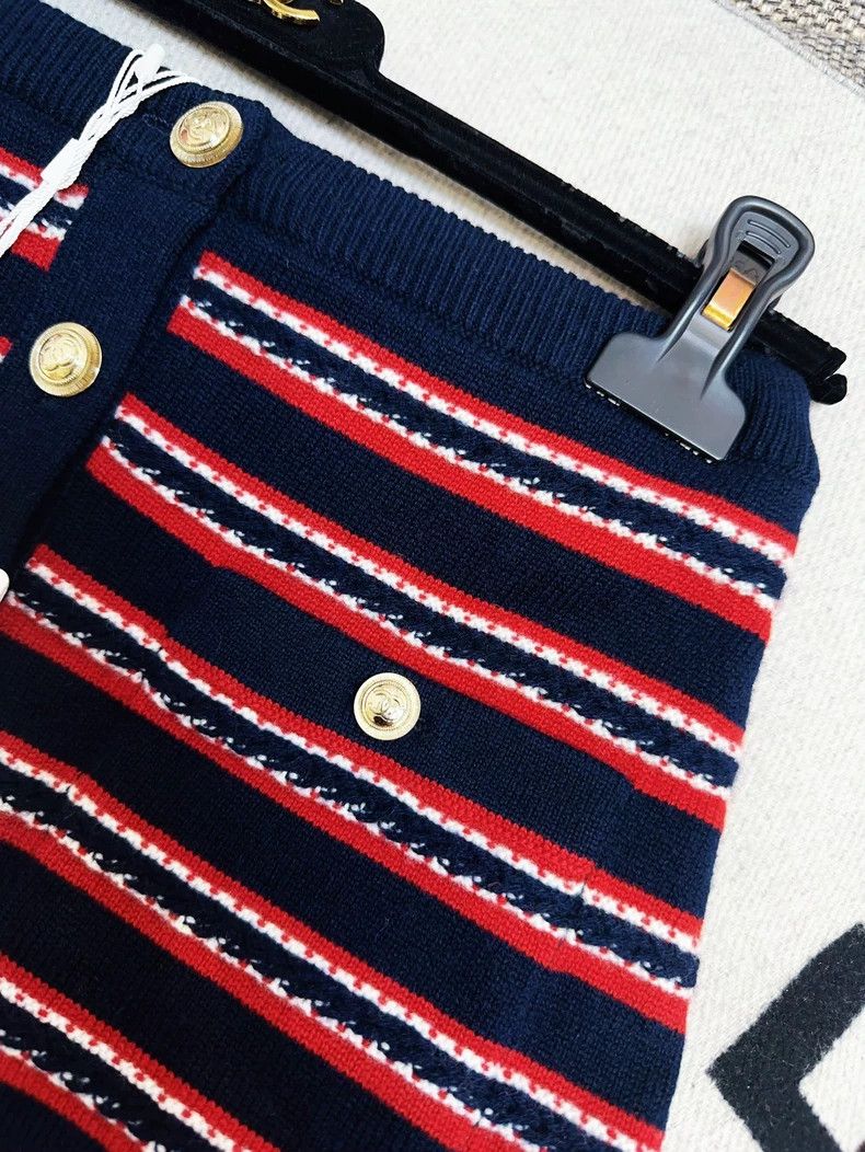 Chanel Chanel Red Blue Stripe Knit Skirt Size 28" / US 6 / IT 42 - 3 Thumbnail