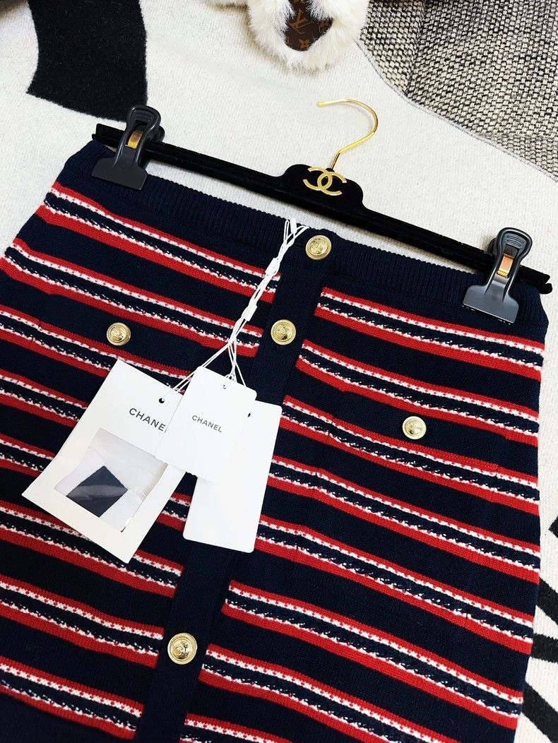 Chanel Chanel Red Blue Stripe Knit Skirt Size 28" / US 6 / IT 42 - 2 Thumbnail