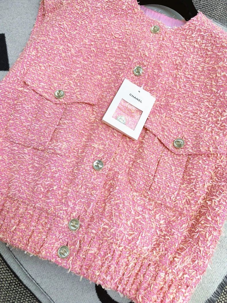 Chanel Chanel 21s Pink Crystal Button Sleeveless Vest Size M / US 6-8 / IT 42-44 - 3 Thumbnail