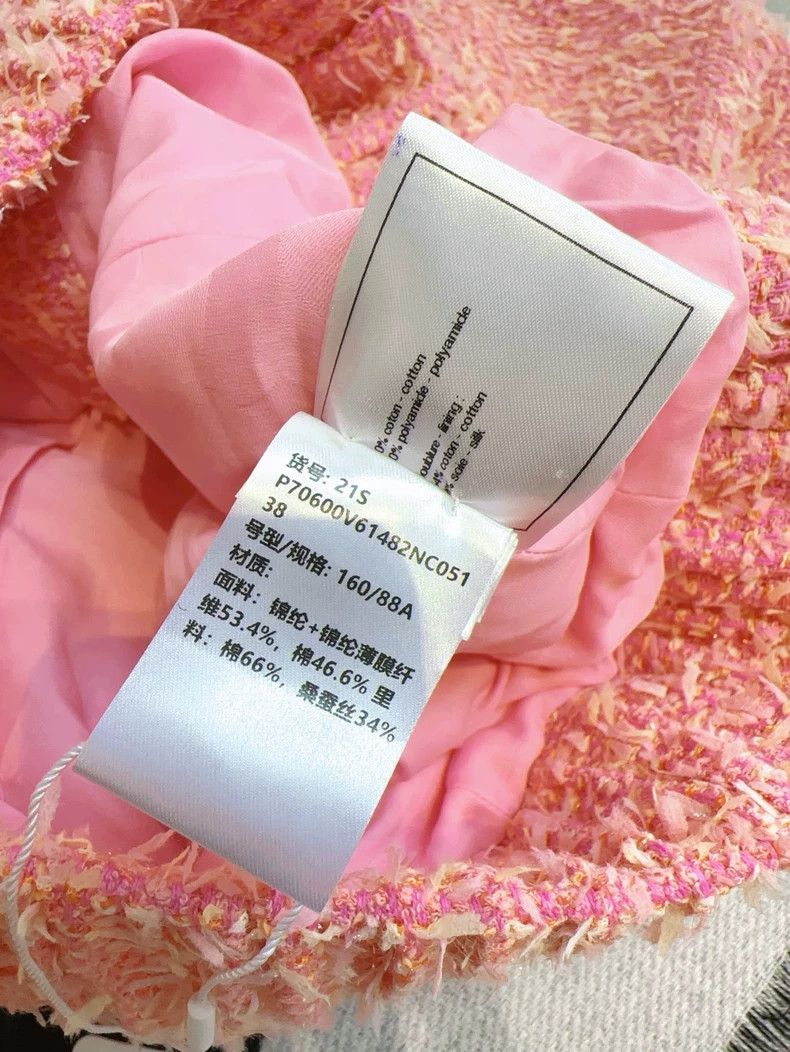 Chanel Chanel 21s Pink Crystal Button Sleeveless Vest Size M / US 6-8 / IT 42-44 - 7 Thumbnail