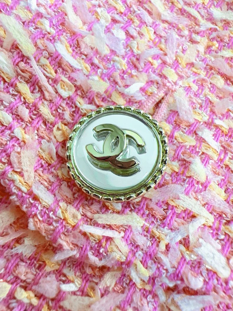Chanel Chanel 21s Pink Crystal Button Sleeveless Vest Size M / US 6-8 / IT 42-44 - 5 Thumbnail