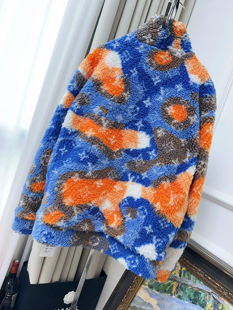 Louis Vuitton Louis Vuitton Camo Logo Teddy Coat Size XS / US 0-2 / IT 36-38 - 2 Thumbnail