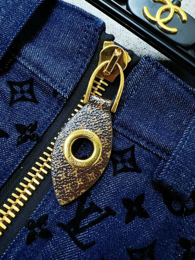 Louis Vuitton Louis Vuitton Blue Logo Zip Front Skirt Size 36" / US 14 / IT 50 - 4 Thumbnail