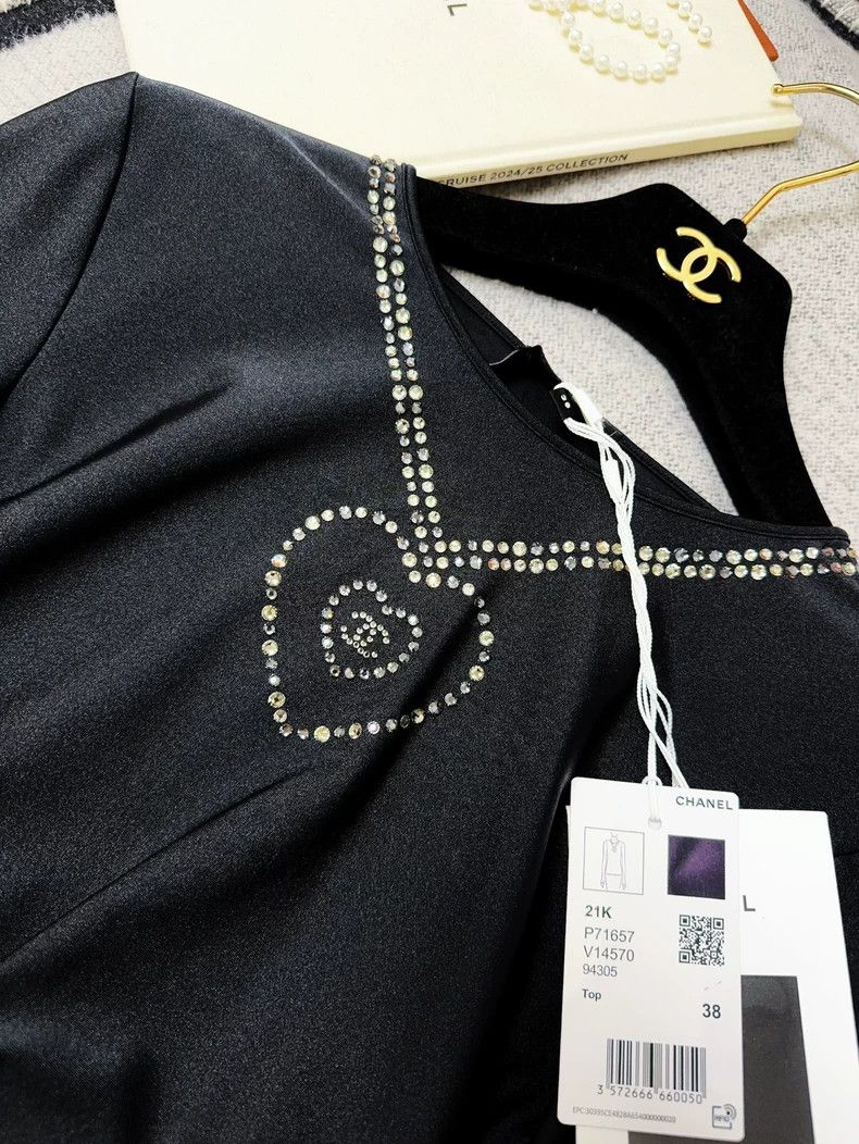 Chanel Chanel 21K Black Crystal Heart Long Sleeve Top Size M / US 6-8 / IT 42-44 - 3 Thumbnail