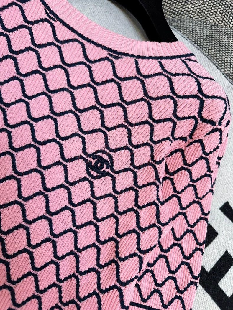 Chanel Chanel Pink Black Checkered Pattern Large U-Neck Knit Top Size M / US 6-8 / IT 42-44 - 4 Thumbnail