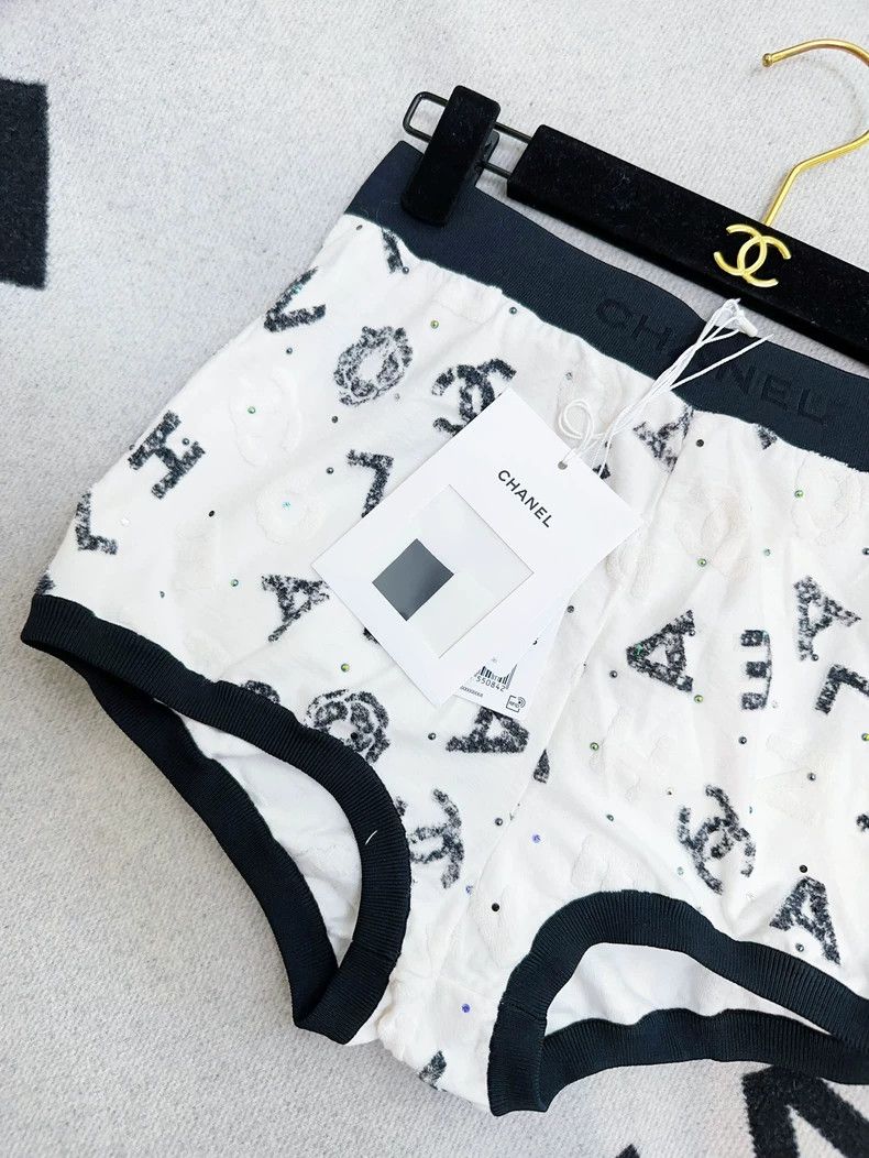 Chanel Chanel 22s Logo Sequin White Shorts Size 24" / US 00 / IT 34 - 3 Thumbnail