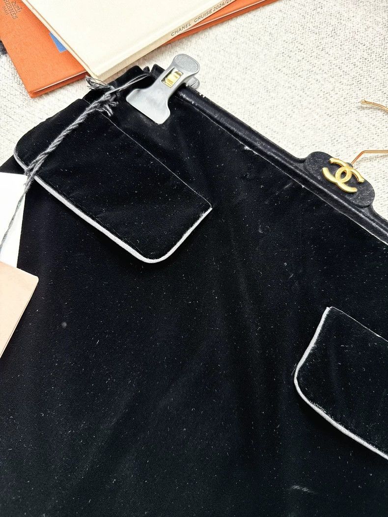 Miu Miu Miumiu Black Velvet Mini Skirt With Pockets Size 38" / US 16 / IT 52 - 3 Thumbnail