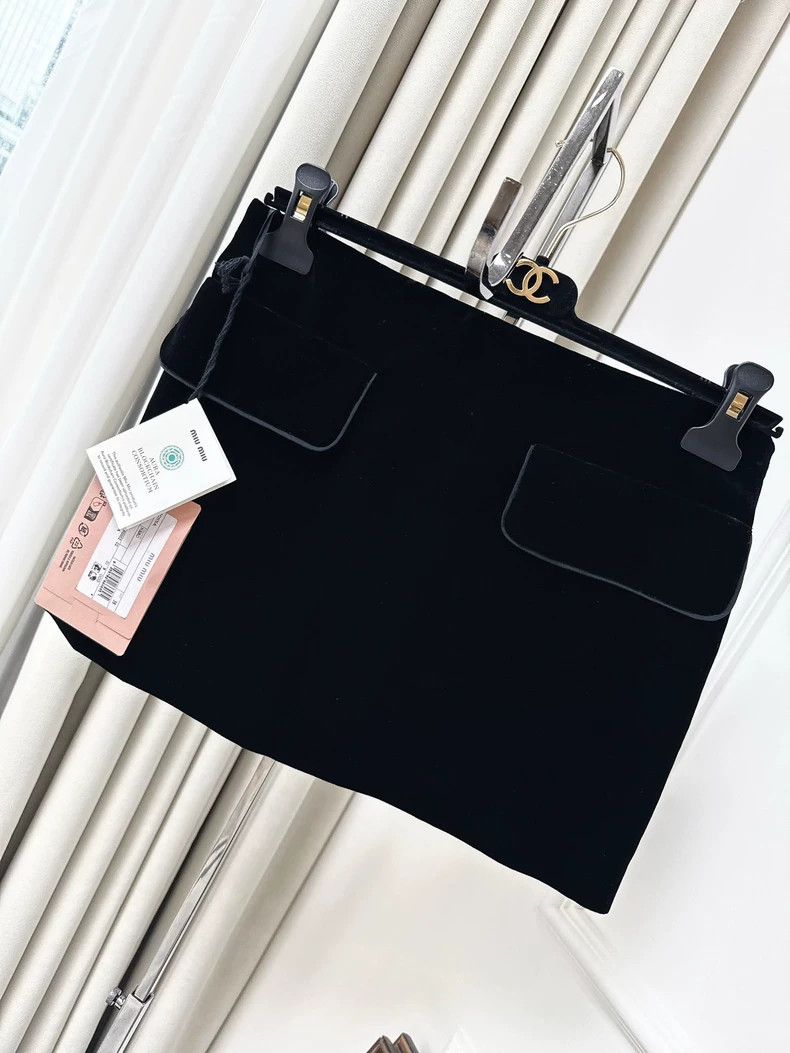 Miu Miu Miumiu Black Velvet Mini Skirt With Pockets Size 38" / US 16 / IT 52 - 7 Thumbnail