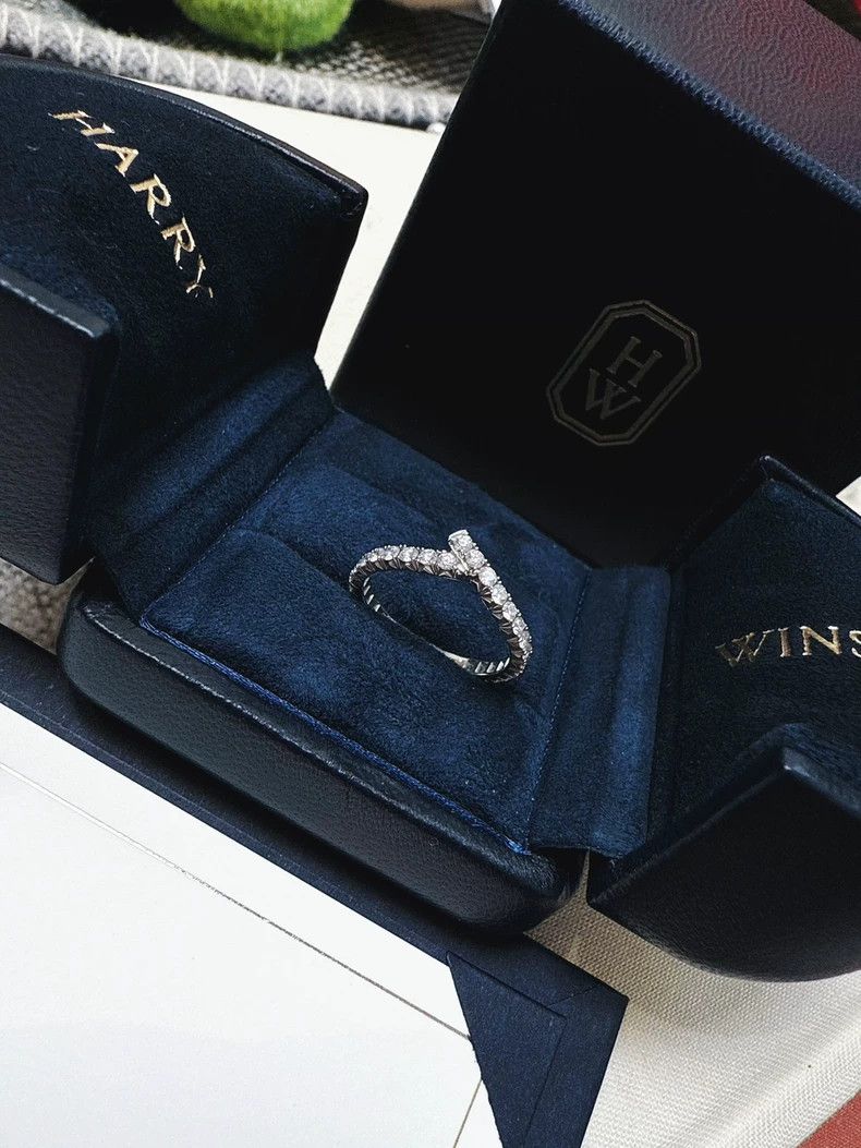 Tiffany & Co. Harry Winston Ribbon Diamond Ring Size ONE SIZE - 6 Thumbnail