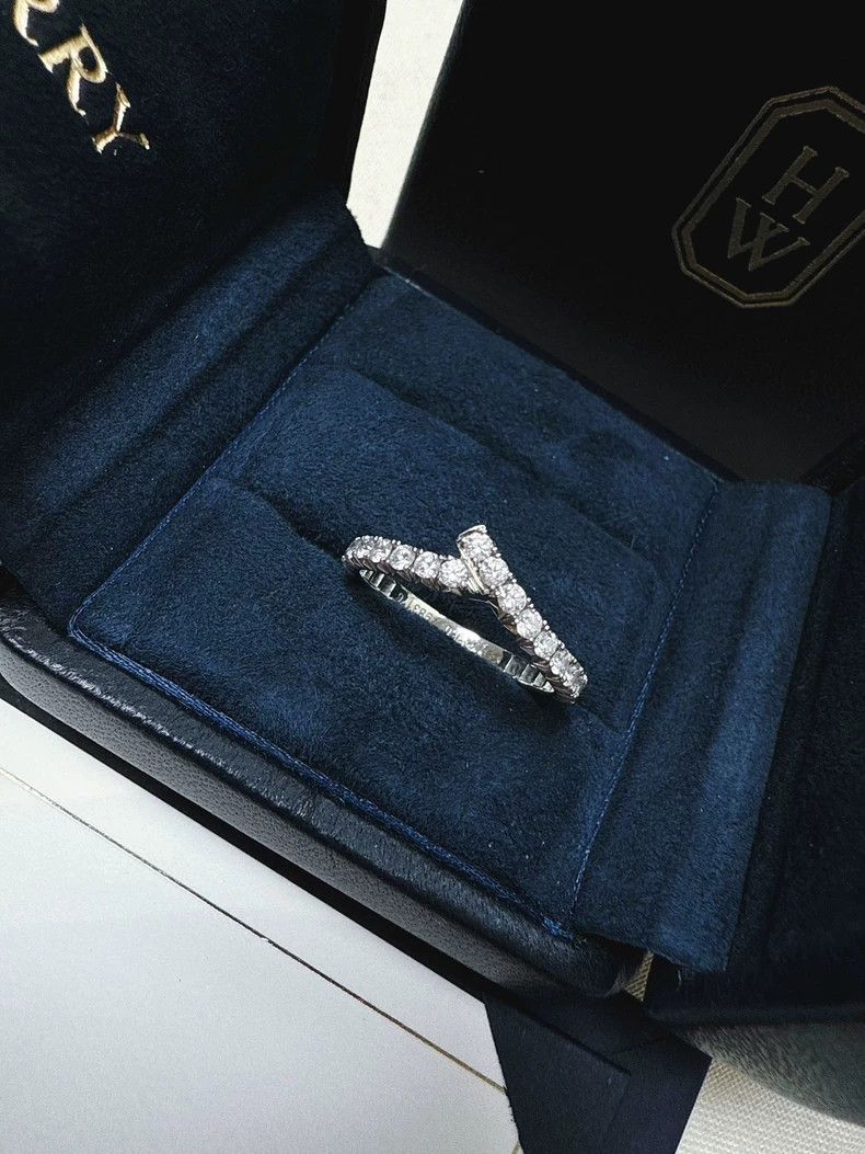 Tiffany & Co. Harry Winston Ribbon Diamond Ring Size ONE SIZE - 5 Thumbnail