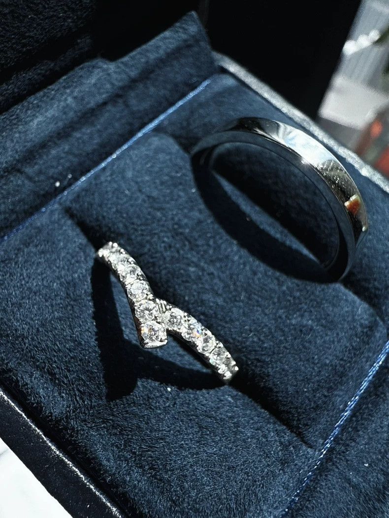 Tiffany & Co. Harry Winston Ribbon Diamond Ring Size ONE SIZE - 8 Thumbnail