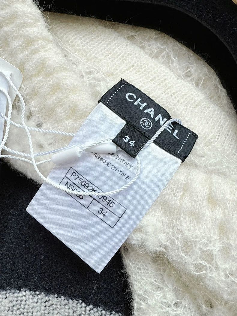Chanel Chanel 23K White Crochet Lantern Sleeve Top Size M / US 6-8 / IT 42-44 - 6 Thumbnail