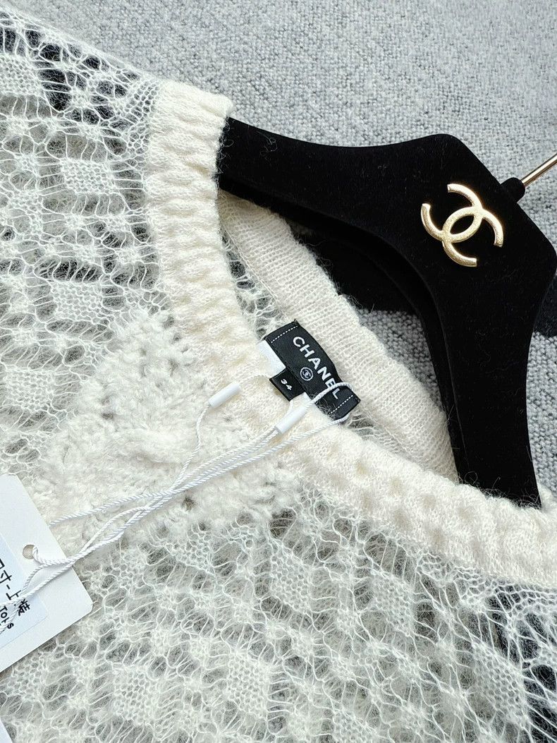 Chanel Chanel 23K White Crochet Lantern Sleeve Top Size M / US 6-8 / IT 42-44 - 4 Thumbnail